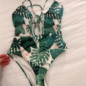 La Hearts Green Leaf Print Swimsuit